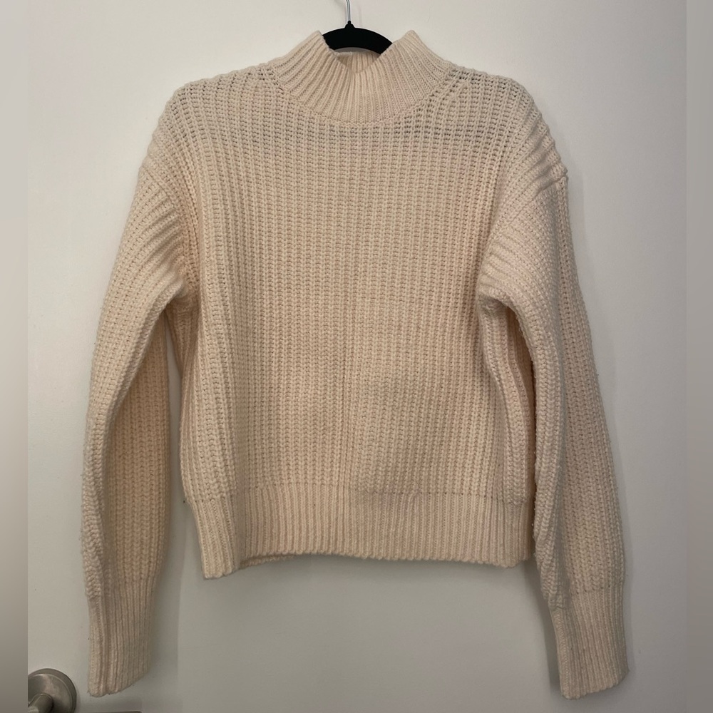 NWOT Uniqlo Knitted White / Cream Turtleneck Sweater Women’s Size S